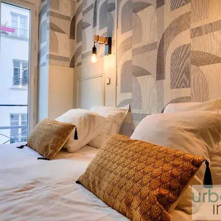 13 Luxury Flat Eiffel Design 2 Apartment