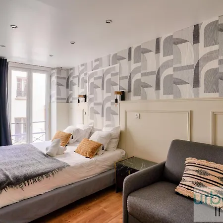 13 Luxury Flat Eiffel Design 2 * Paris