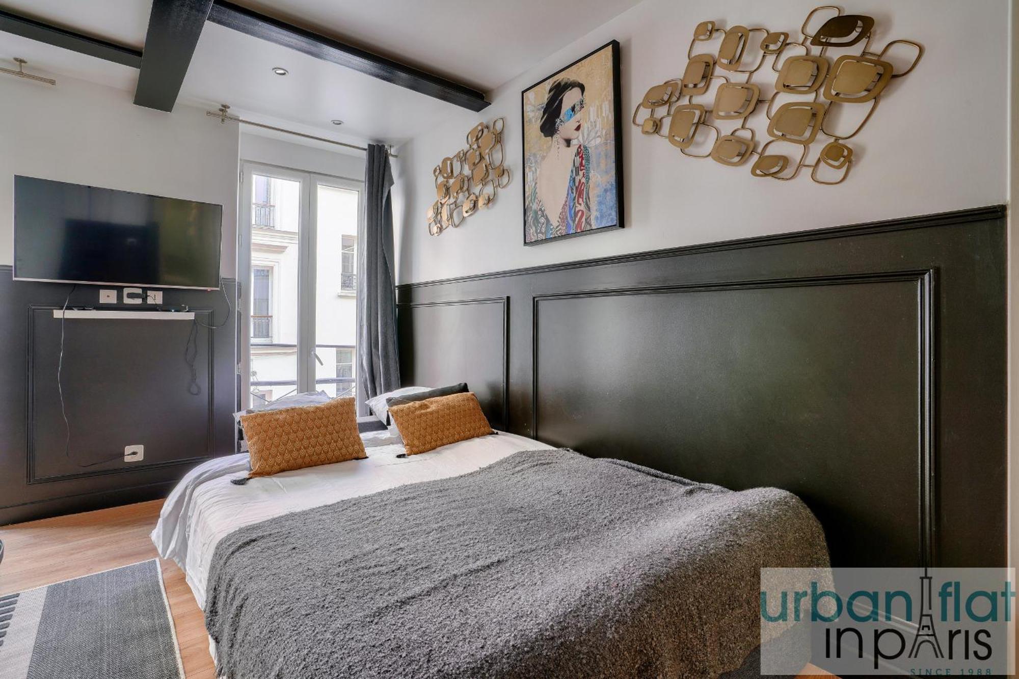 13 Luxury Flat Eiffel Design 2 Paris